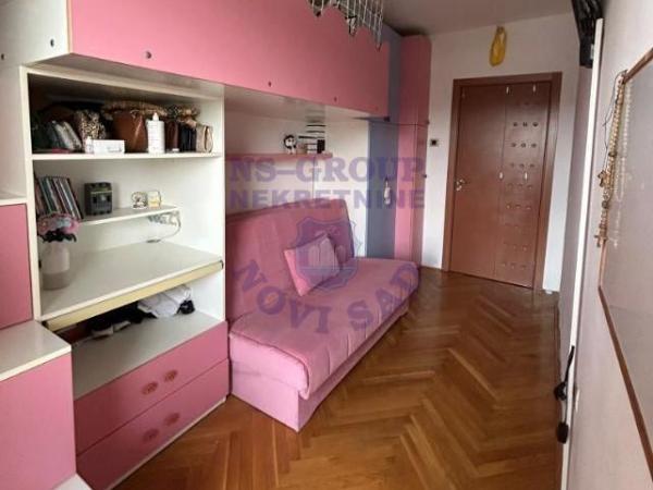 Glavna slika -Prodaje se odličan stan na Novom Naselju.