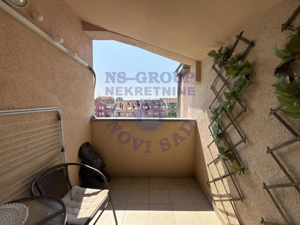 Slika 11 - 575998-Na prodaju troiposoban namešten stan na Novoj Detelinari
