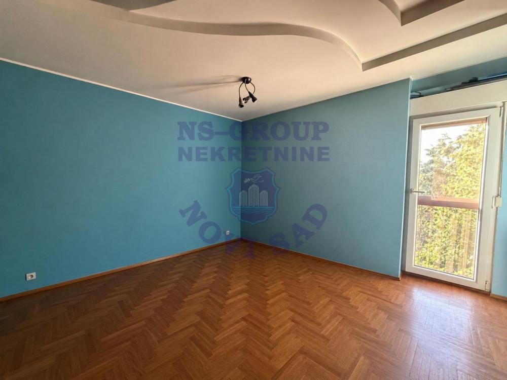 Slika 8 - Petosoban, 79m2, Novo naselje Novi Sad, sa terasom, sa parkingom