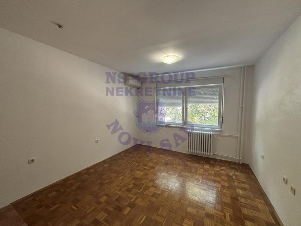 Slika 3 - Prodaja stana, 22m2, brace dronjak  Novi Sad, ima lift