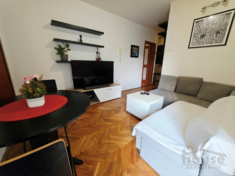 Slika 1 - Stan,NOVI SAD,GRBAVICA,kv: 41.00, € 131200, ID: 1066127