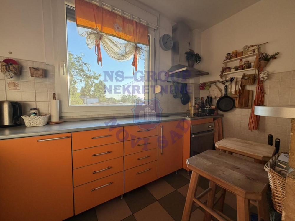 Slika 1 - Petosoban, 79m2, Novo naselje Novi Sad, sa terasom