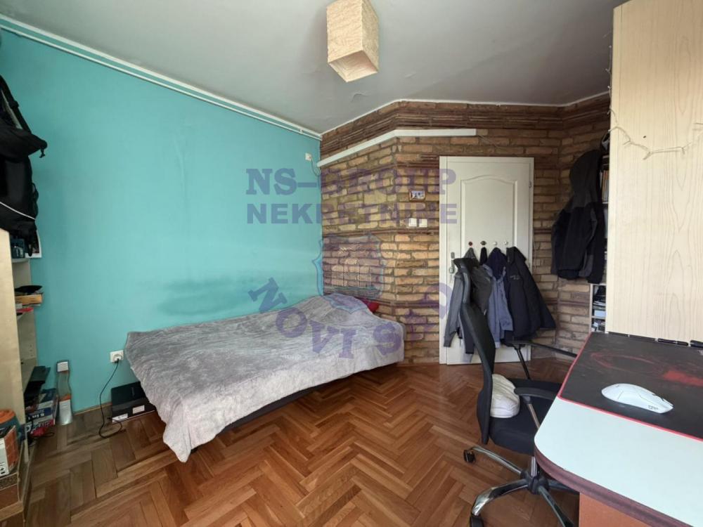 Slika 7 - Petosoban, 79m2, Novo naselje Novi Sad, sa terasom