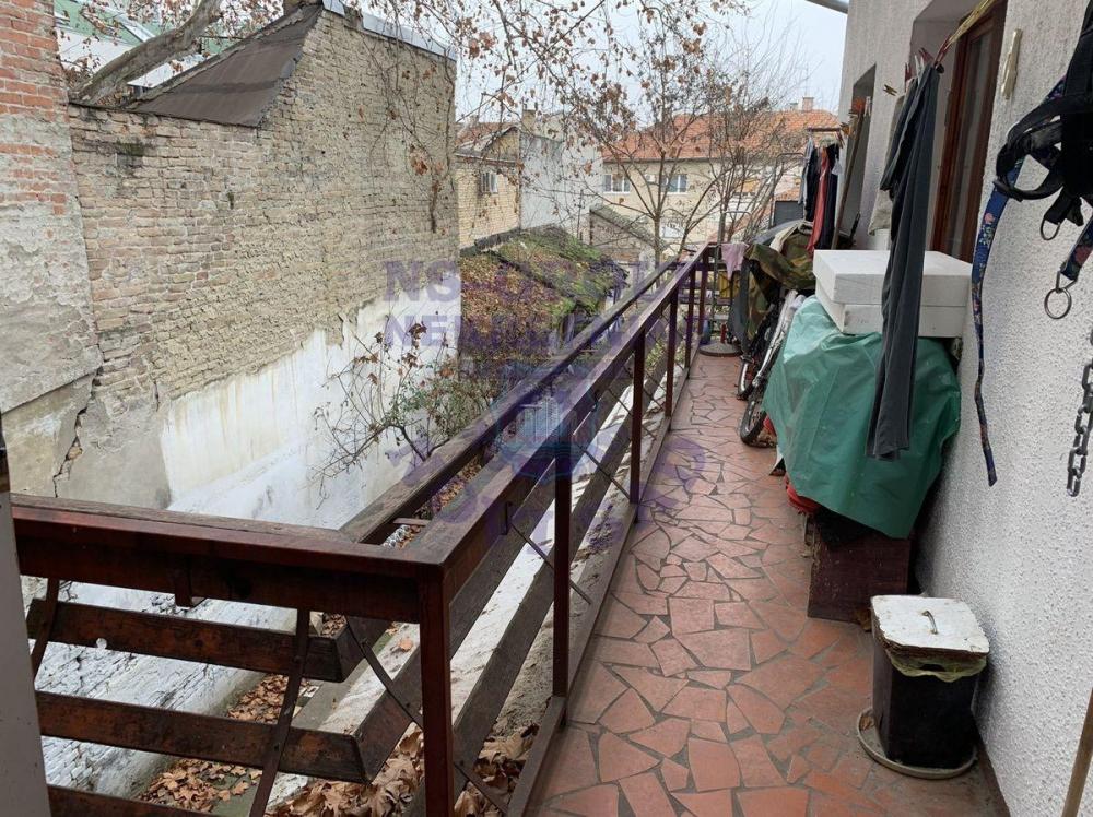Slika 6 - Dvosoban, 47m2, Bulevar oslobođenja Novi Sad, sa terasom