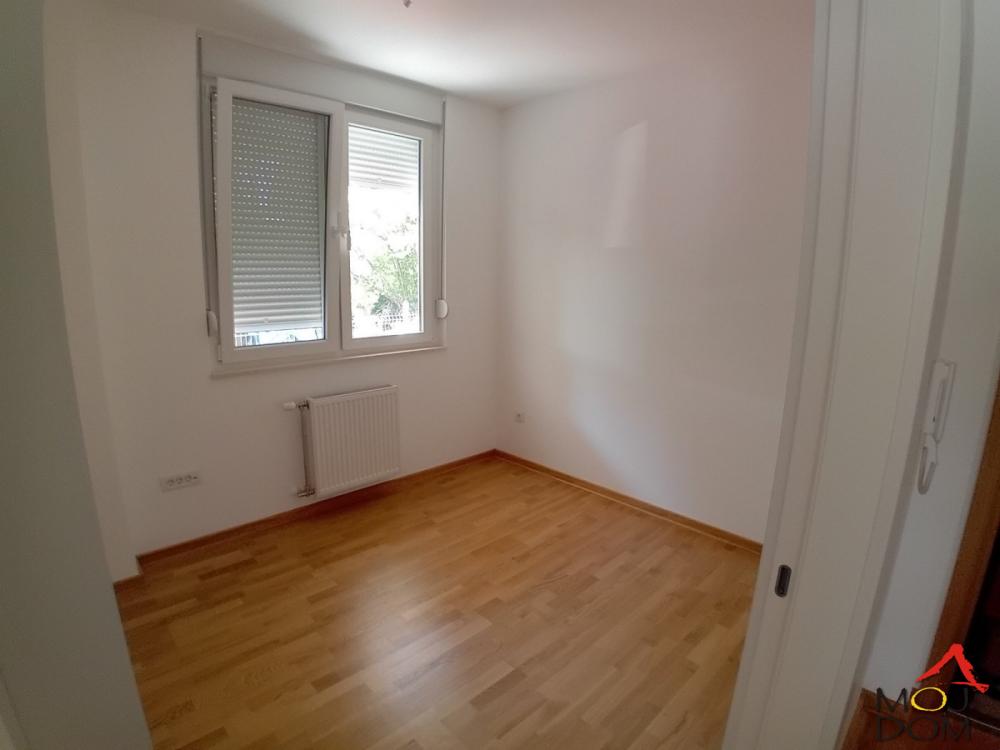 Slika 10 - Stan,NOVI SAD,TELEP,kv: 40, € 128750, ID: 1032632