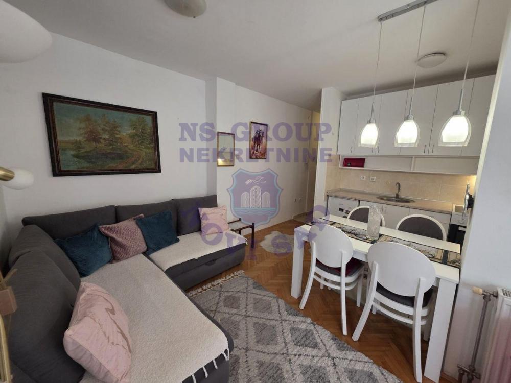 Slika 9 - Jednoiposoban, 36m2, Novo naselje Novi Sad, sa terasom, ima lift