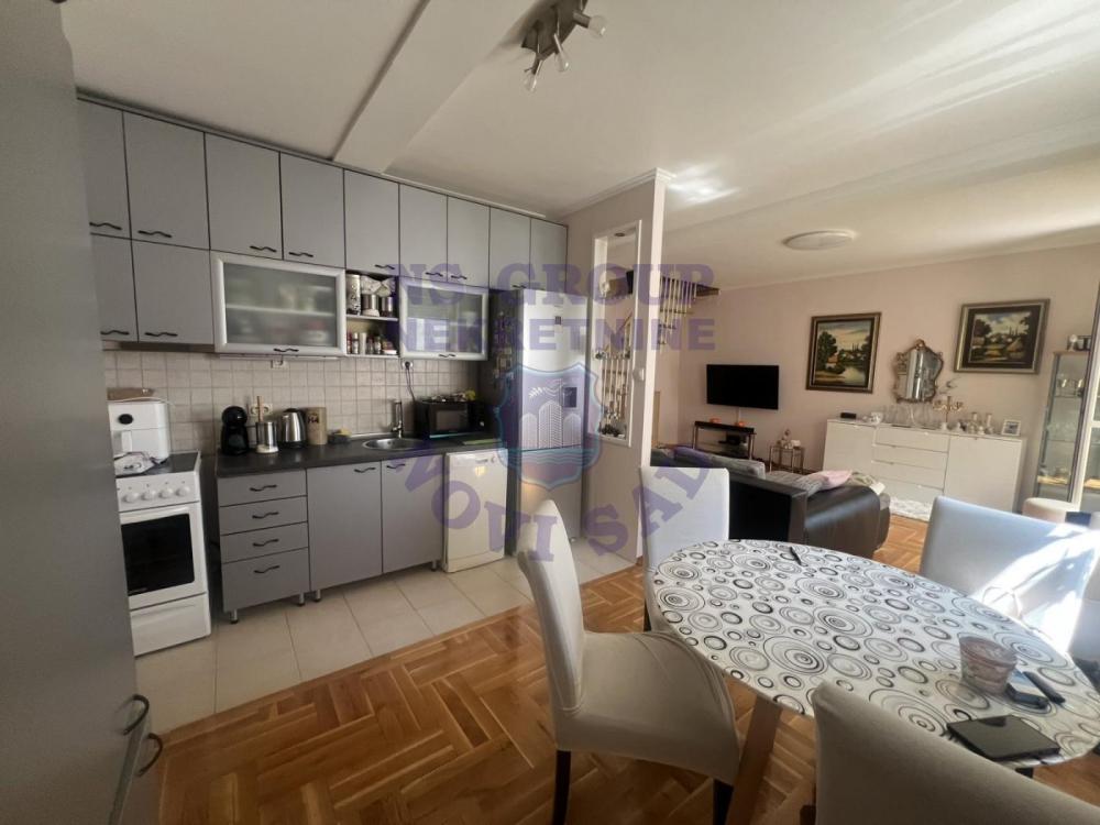 Slika 2 - Četvorosoban, 85m2, Socijalno Novi Sad, sa terasom, ima lift