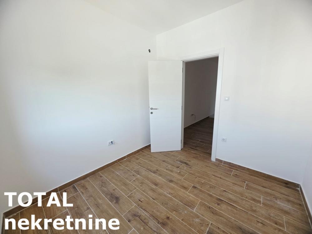 Slika 8 - Stan,NOVI SAD,ADICE,kv: 50.00, € 121000, ID: 1102753