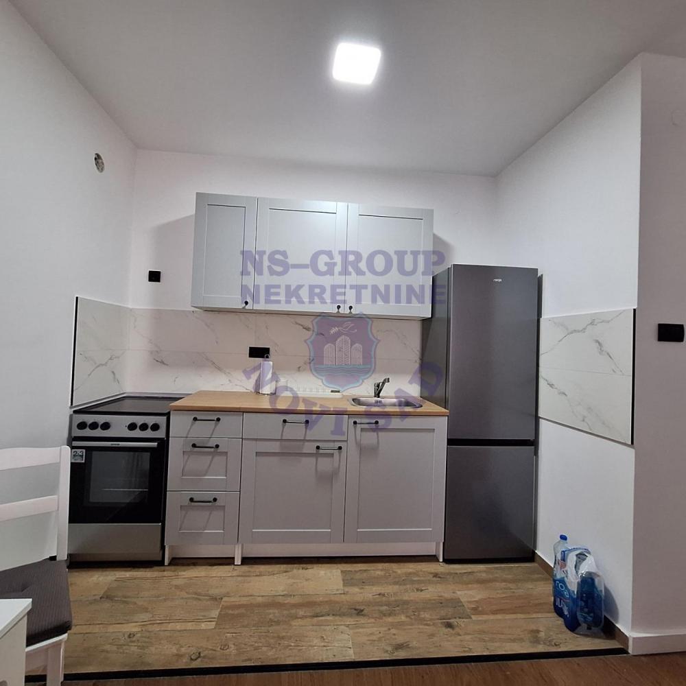 Slika 2 - Jednoiposoban, 38m2, Podbara Novi Sad, sa terasom, ima lift