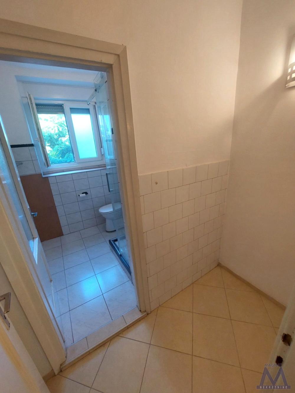 Slika 7 - Stan,NOVI SAD,KEJ,kv: 44, € 123600, ID: 1019433