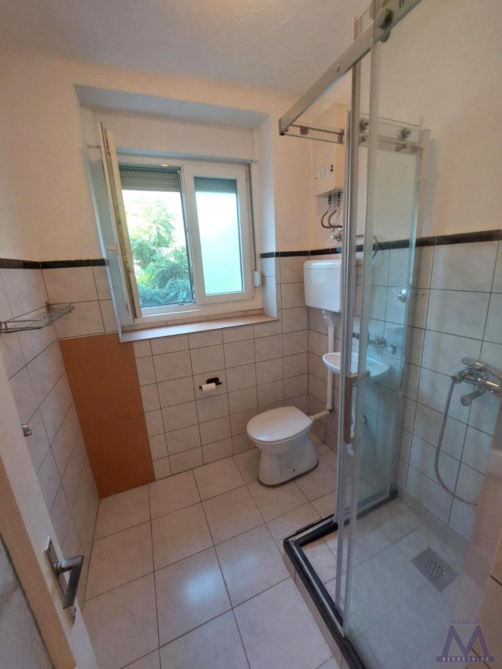 Slika 6 - Stan,NOVI SAD,KEJ,kv: 44, € 123600, ID: 1019433