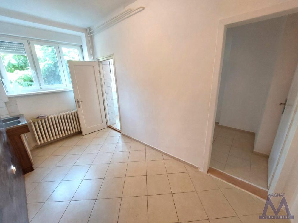 Slika 3 - Stan,NOVI SAD,KEJ,kv: 44, € 123600, ID: 1019433