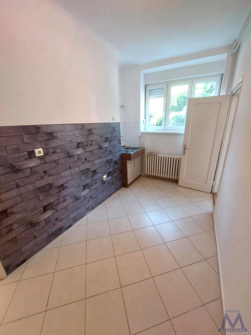Slika 2 - Stan,NOVI SAD,KEJ,kv: 44, € 123600, ID: 1019433