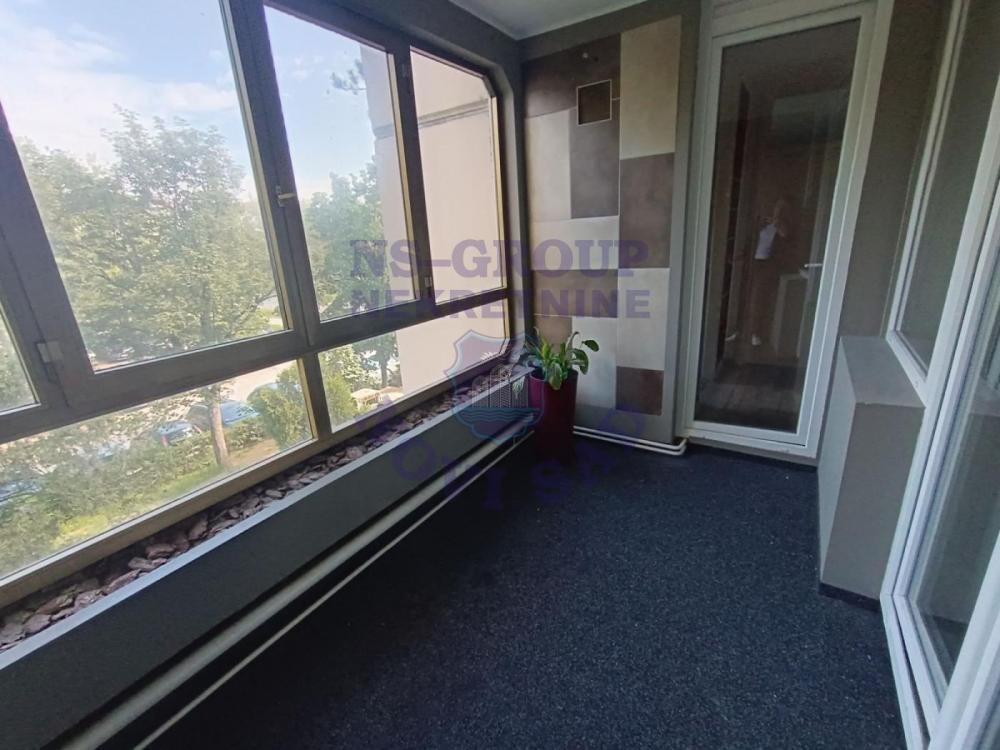 Glavna slika -Kompletno renoviran dvosoban stan na Limanu 3