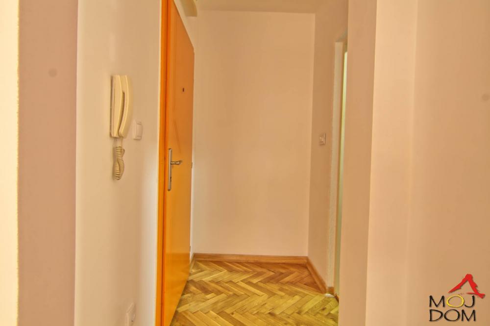 Slika 5 - Stan,NOVI SAD,GRBAVICA,kv: 40, € 130810, ID: 1032615