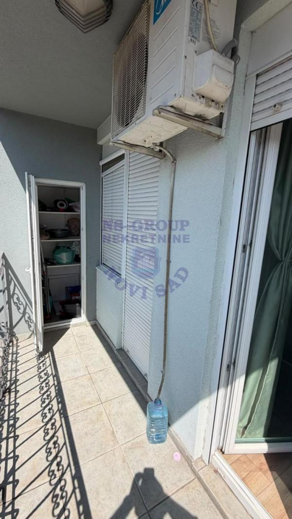 Slika 10 - Jednoiposoban, 42m2, Podbara Novi Sad, sa terasom