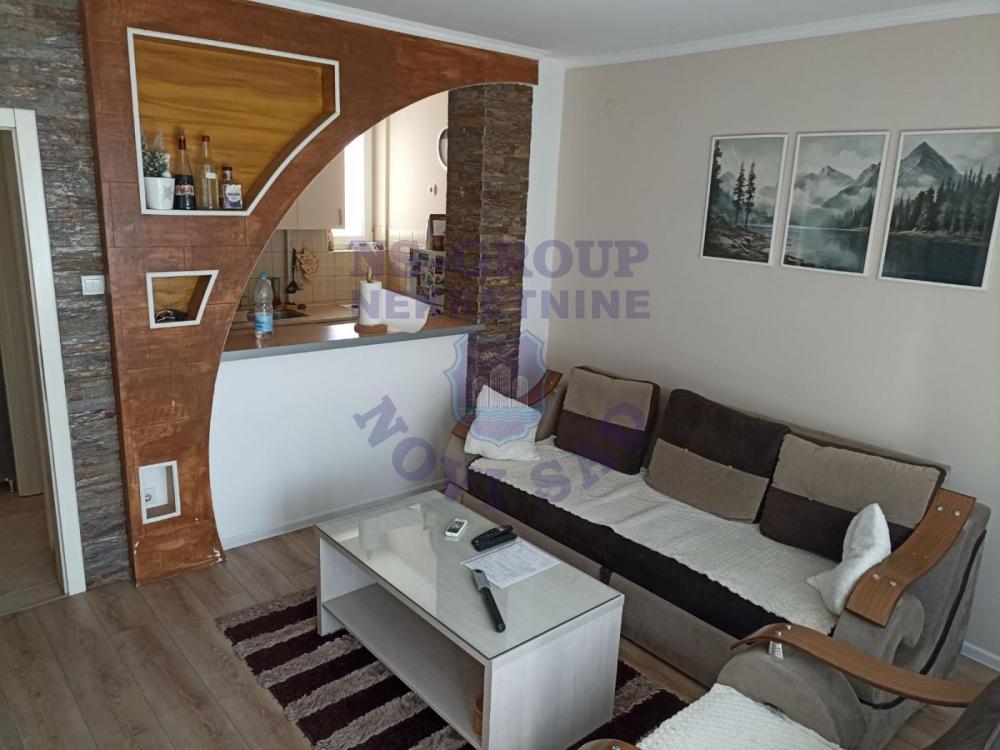 Slika 1 - Jednoiposoban, 42m2, Podbara Novi Sad, sa terasom