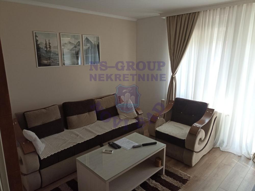 Slika 2 - Jednoiposoban, 42m2, Podbara Novi Sad, sa terasom