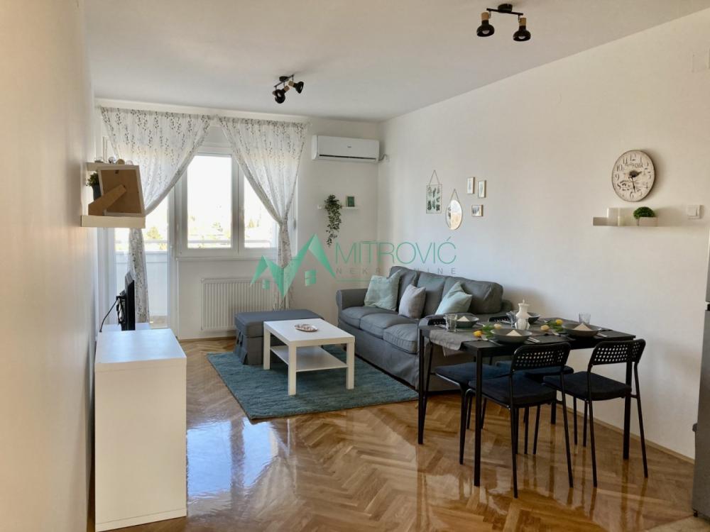 Slika 1 - Agencijska šifra: 1004591 Dvosoban stan 48 m² – novogradnja, kompletno namešten 