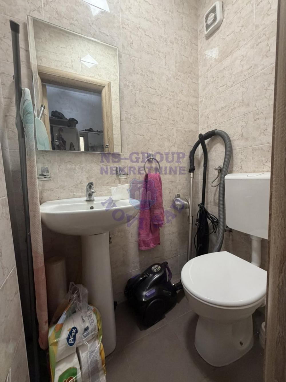Slika 5 - Troiposoban, 71m2, Podbara Novi Sad, sa terasom, ima lift