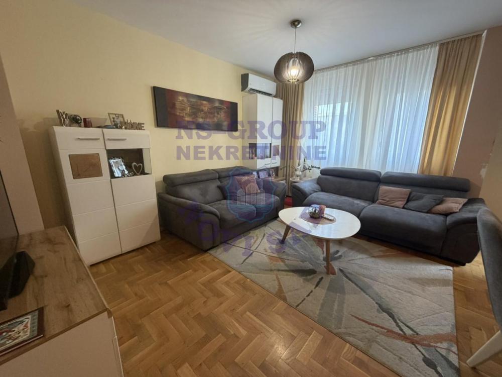 Slika 8 - Troiposoban, 71m2, Podbara Novi Sad, sa terasom, ima lift