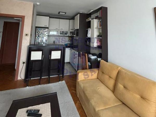 Slika 1 - Jednoiposoban, 42m2, Novo naselje Novi Sad, sa terasom, ima lift