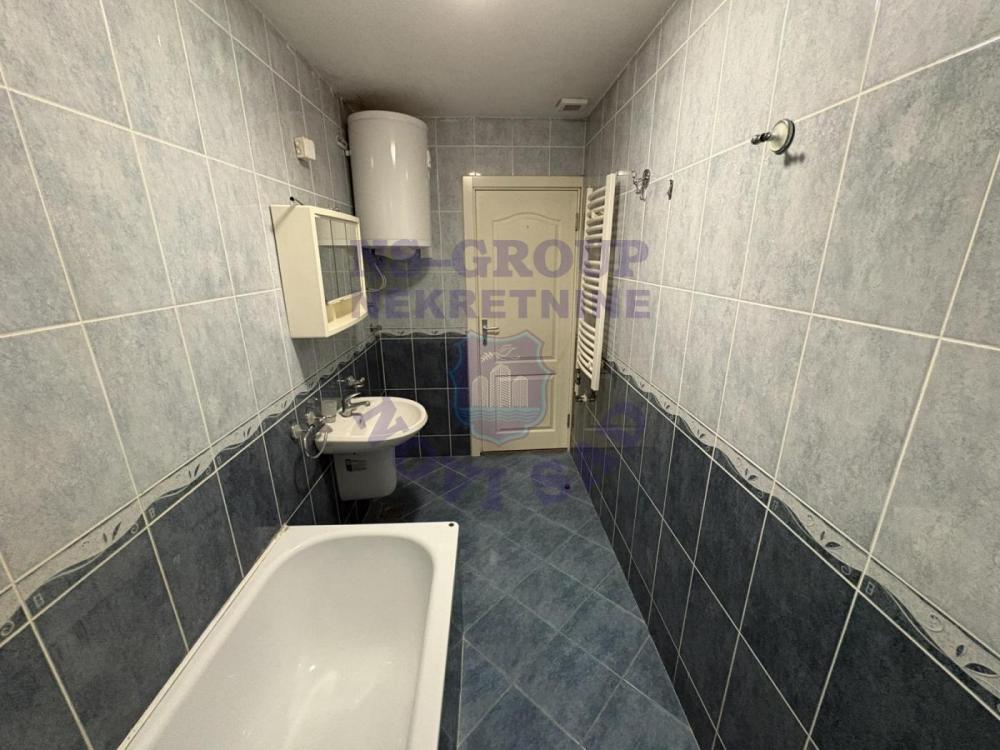 Slika 5 - Dvosoban, 47m2, Bulevar Evrope Novi Sad, sa terasom, ima lift