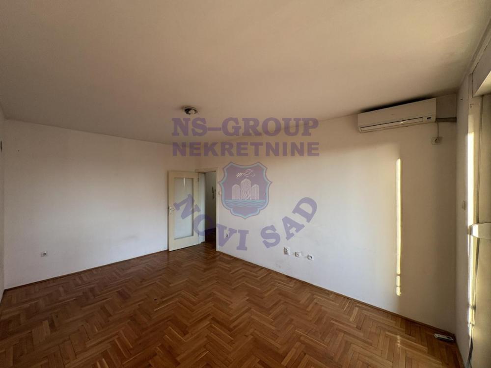 Slika 8 - Dvosoban, 47m2, Bulevar Evrope Novi Sad, sa terasom, ima lift