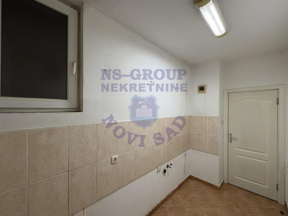 Slika 9 - Dvosoban, 47m2, Bulevar Evrope Novi Sad, sa terasom, ima lift
