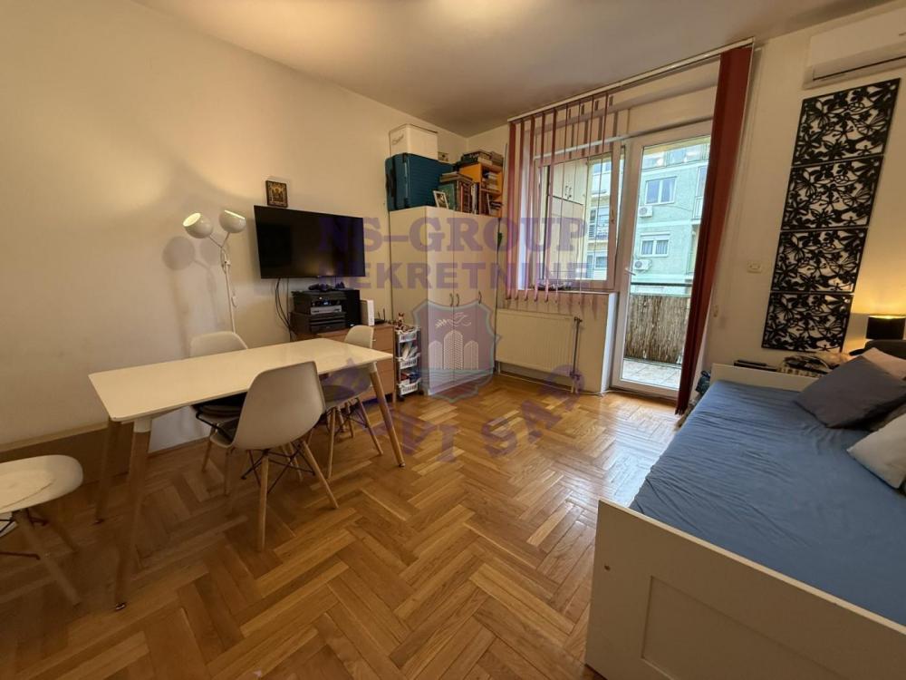 Slika 1 - Odličan jednoiposoban stan na Bulevaru Evrope!