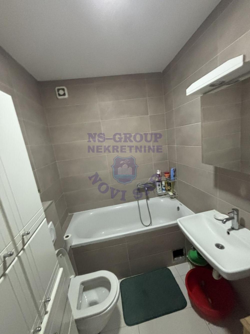 Slika 10 - Trosoban, 56m2, Telep Novi Sad, sa terasom, ima lift