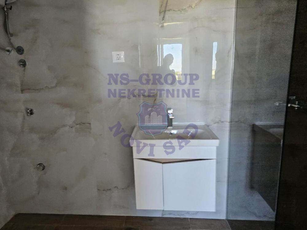 Slika 3 - Dvosoban, 46m2, Sajlovo Novi Sad, sa terasom, ima lift