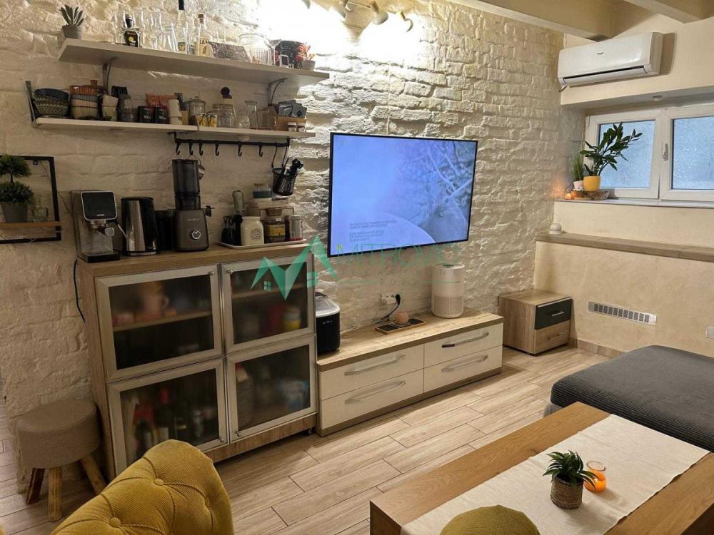 Slika 1 - Prodaje se namešten jednoiposoban stan na Keju (Šifra: 1004596) 