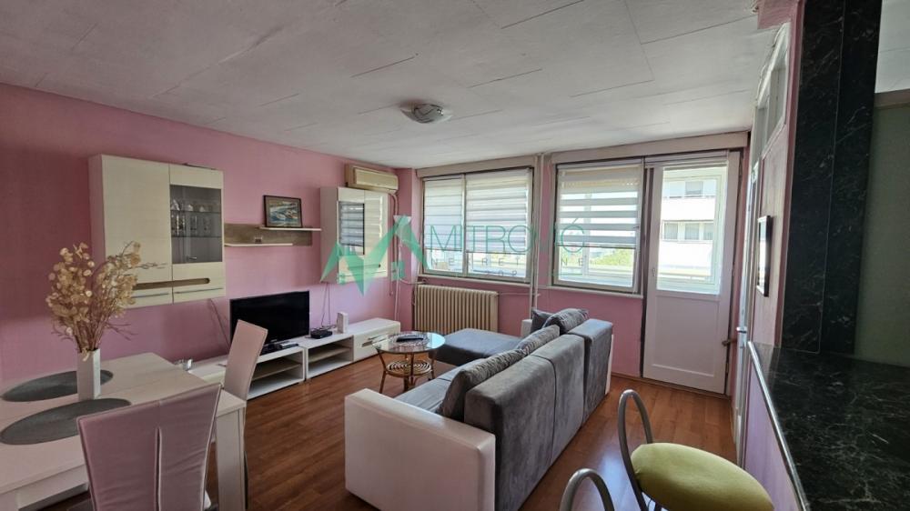 Slika 1 - Odličan dvoiposoban stan na Bulevaru Oslobođenja – 56m²