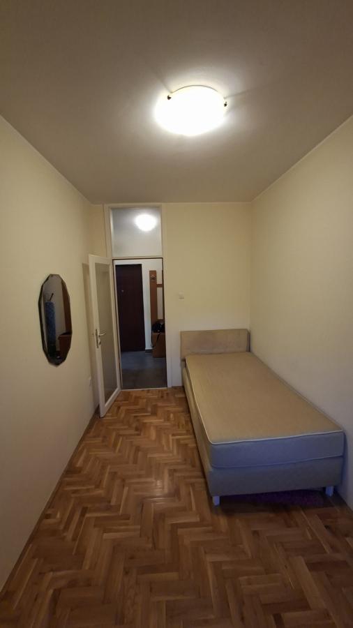 Slika 4 - Jednoiposoban stan, Sajam