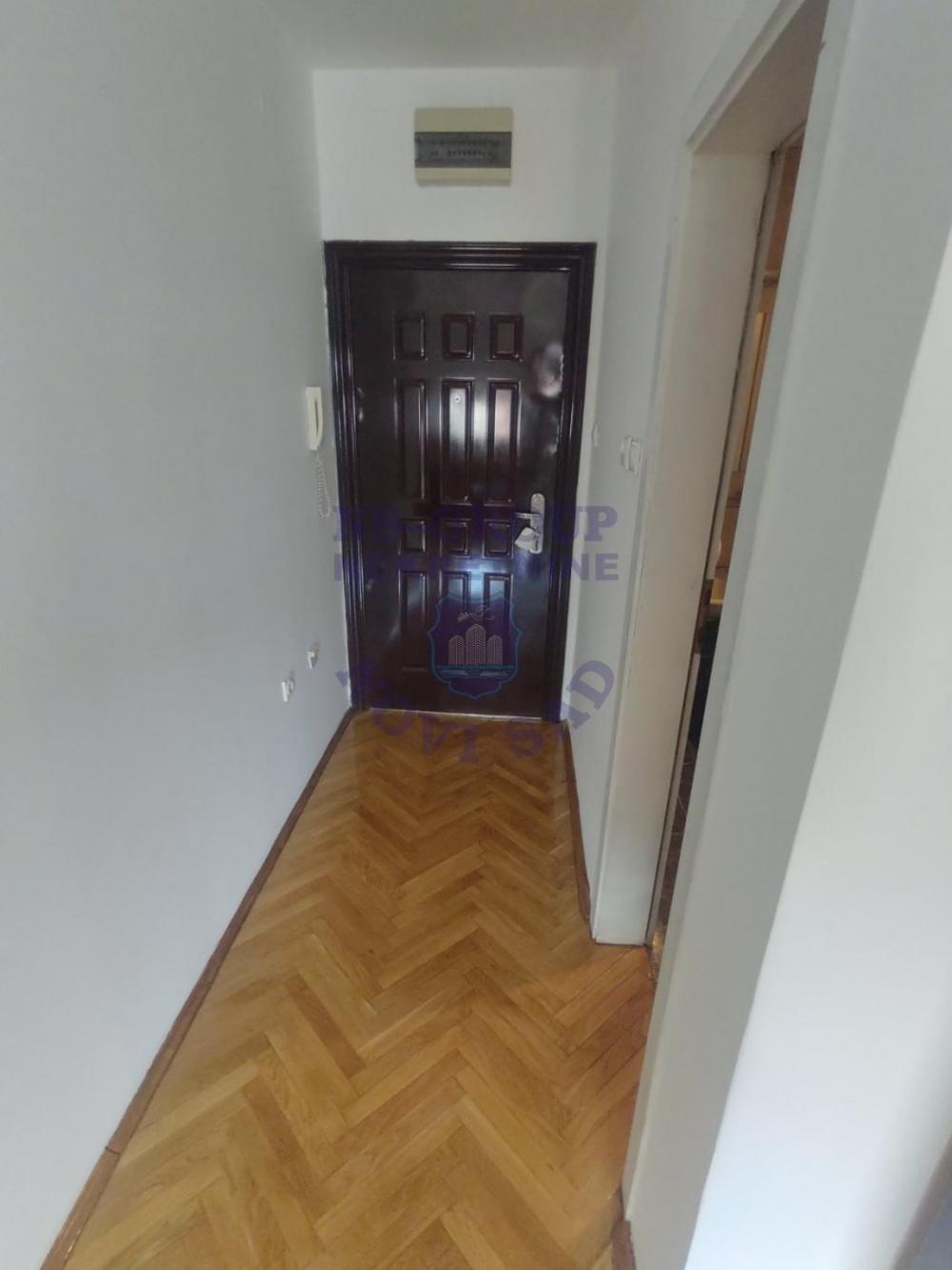 Slika 2 - Jednosoban, 30m2, Nova Detelinara Novi Sad, sa terasom, ima lift