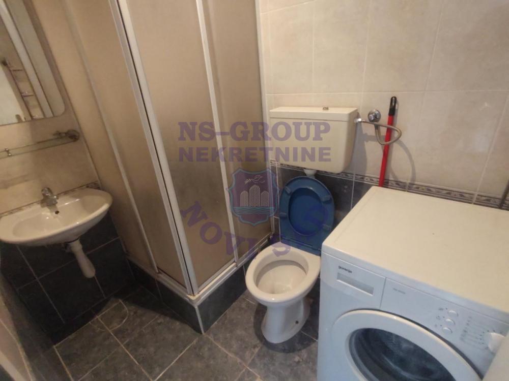 Slika 1 - Jednosoban, 30m2, Nova Detelinara Novi Sad, sa terasom, ima lift