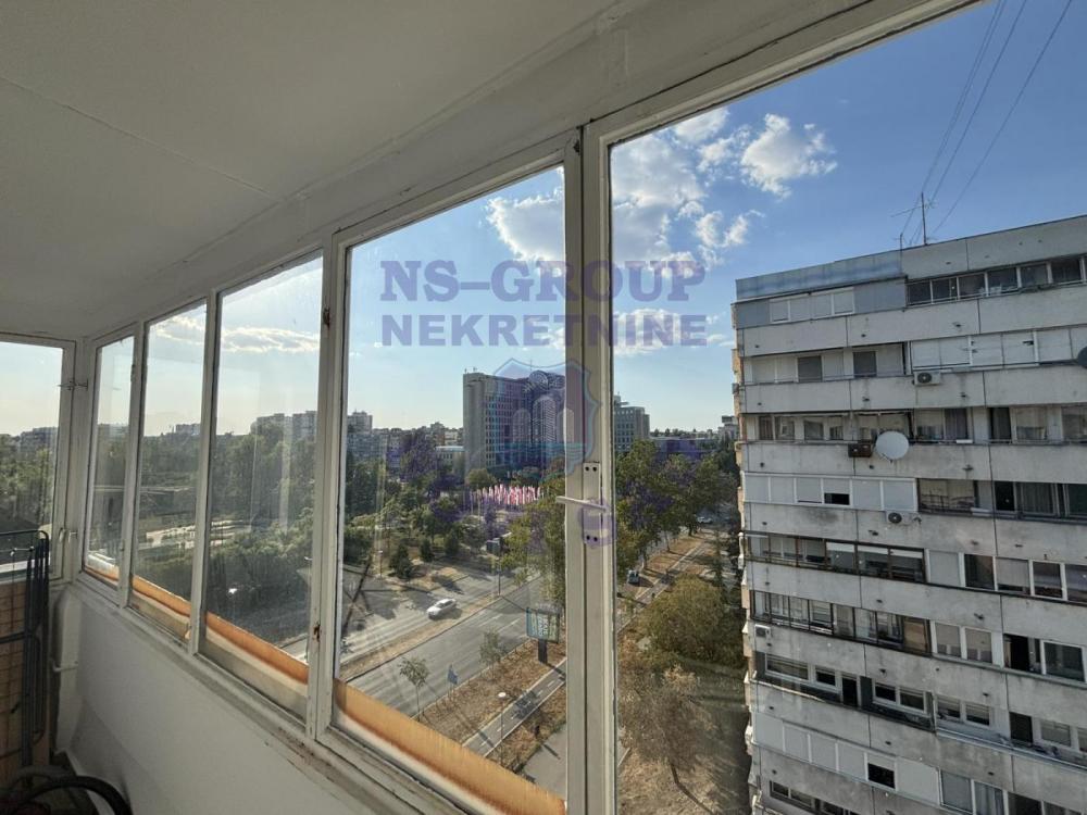 Slika 1 - Dvoiposoban, 56m2, Liman 2 Novi Sad, sa terasom, ima lift