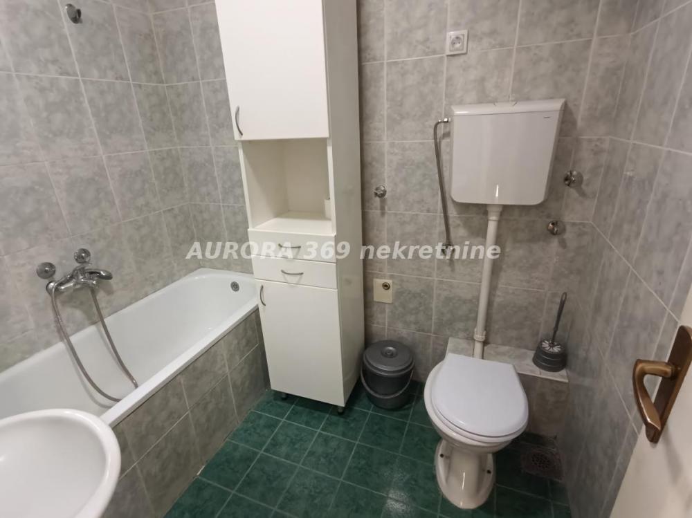 Slika 9 - NOVI SAD, NOVA DETELINARA, ODLIČAN DVOIPOSOBAN 59m2, POLUNAMEŠTEN, 2 SPRAT