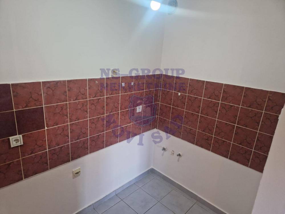 Slika 2 - Jednoiposoban, 41m2, Nova Detelinara Novi Sad, sa terasom, ima lift