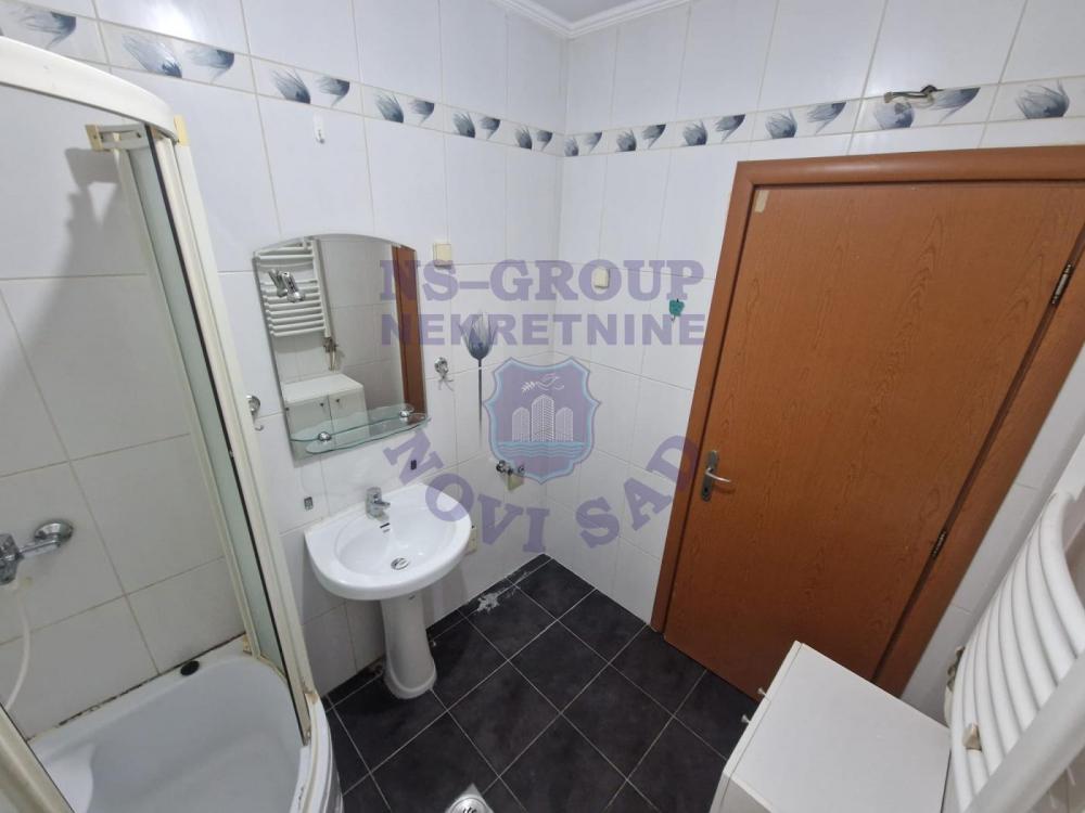 Slika 5 - Jednoiposoban, 41m2, Nova Detelinara Novi Sad, sa terasom, ima lift