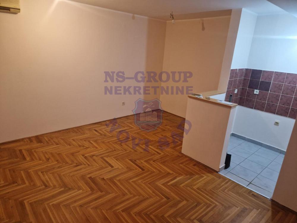 Glavna slika -Jednoiposoban, 41m2, Nova Detelinara Novi Sad, sa terasom, ima lift