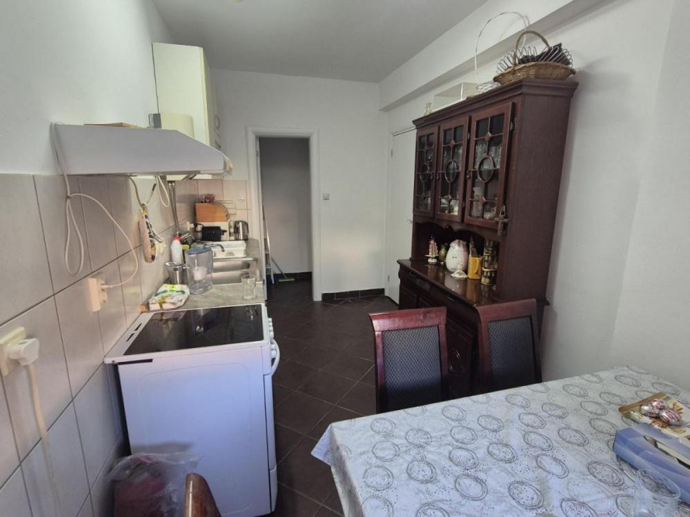 Slika 5 - Dvosoban, 64m2, Stari grad Novi Sad, sa terasom, ima lift