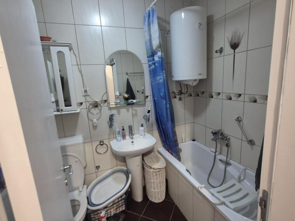 Slika 10 - Dvosoban, 64m2, Stari grad Novi Sad, sa terasom, ima lift