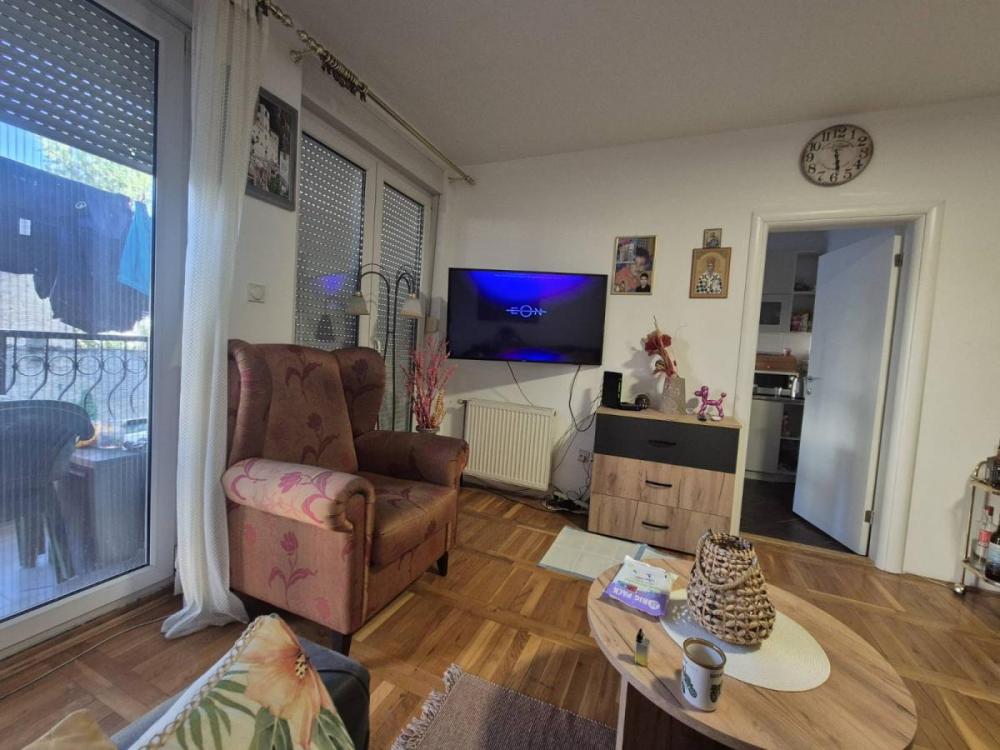 Slika 7 - Dvosoban, 64m2, Stari grad Novi Sad, sa terasom, ima lift