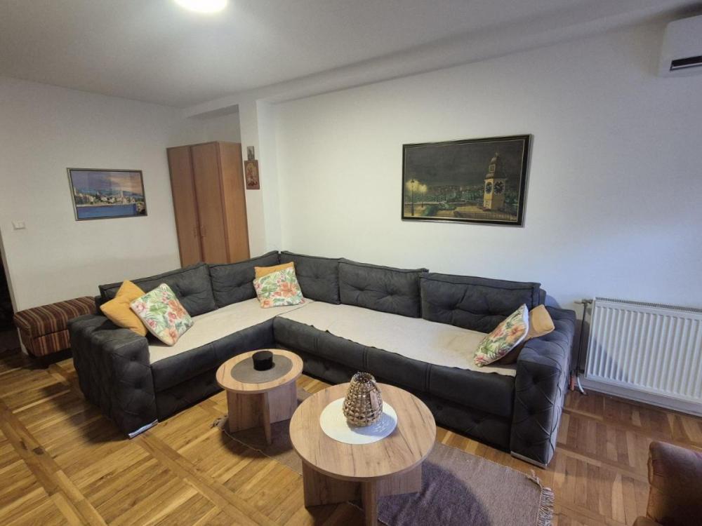 Slika 2 - Dvosoban, 64m2, Stari grad Novi Sad, sa terasom, ima lift