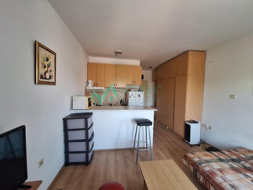 Slika 4 - NOVI SAD, NOVA DETELINARA, AGENCIJSKA ŠIFRA 1004608 