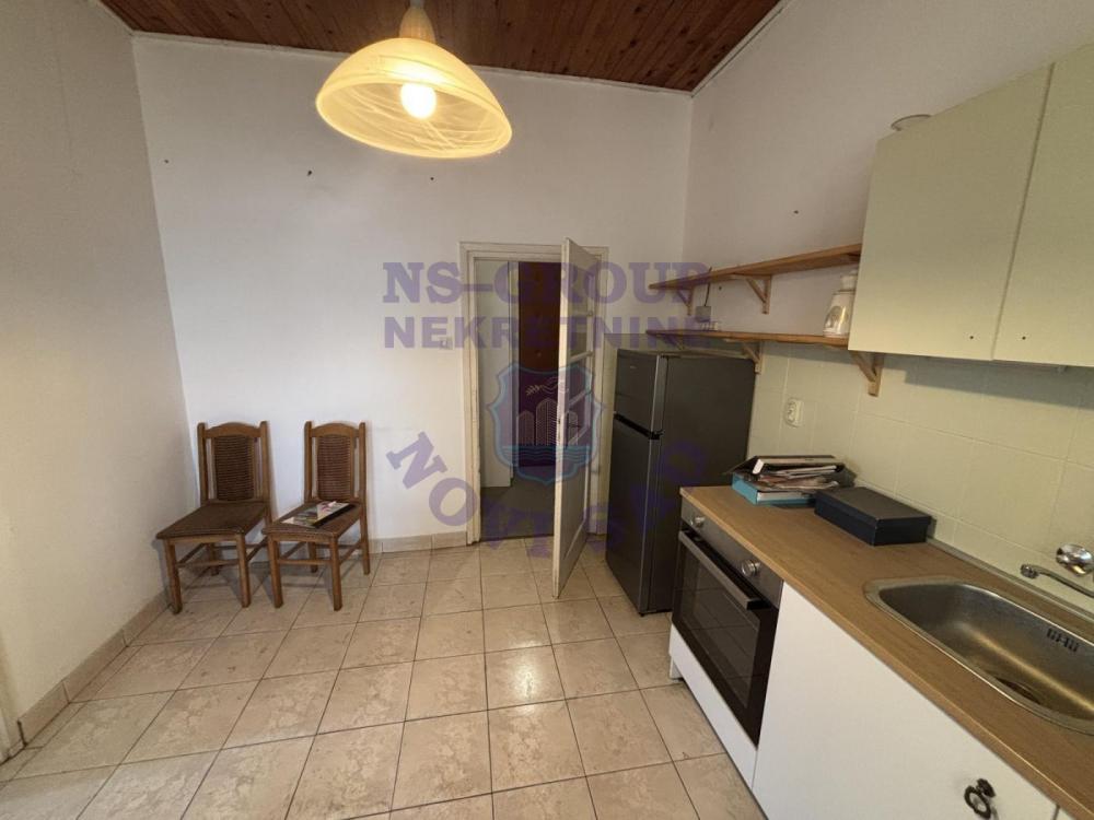 Slika 3 - 576511-Prelep salonski stan u samom centru Novog Sada, na odličnoj i traženoj lokaciji.