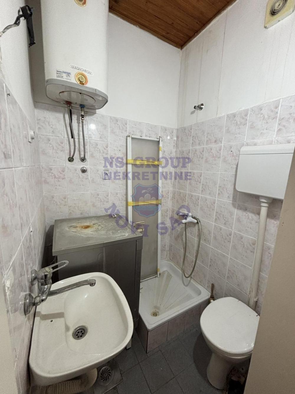 Slika 4 - 576511-Prelep salonski stan u samom centru Novog Sada, na odličnoj i traženoj lokaciji.