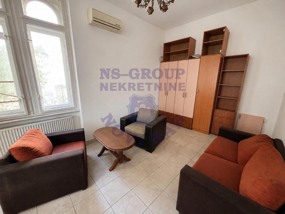 Slika 1 - 576511-Prelep salonski stan u samom centru Novog Sada, na odličnoj i traženoj lokaciji.